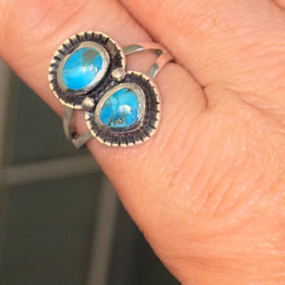 Turquoise in a “Snake Eyes” 925 Sterling Silver Setting - Picture 9 of 11